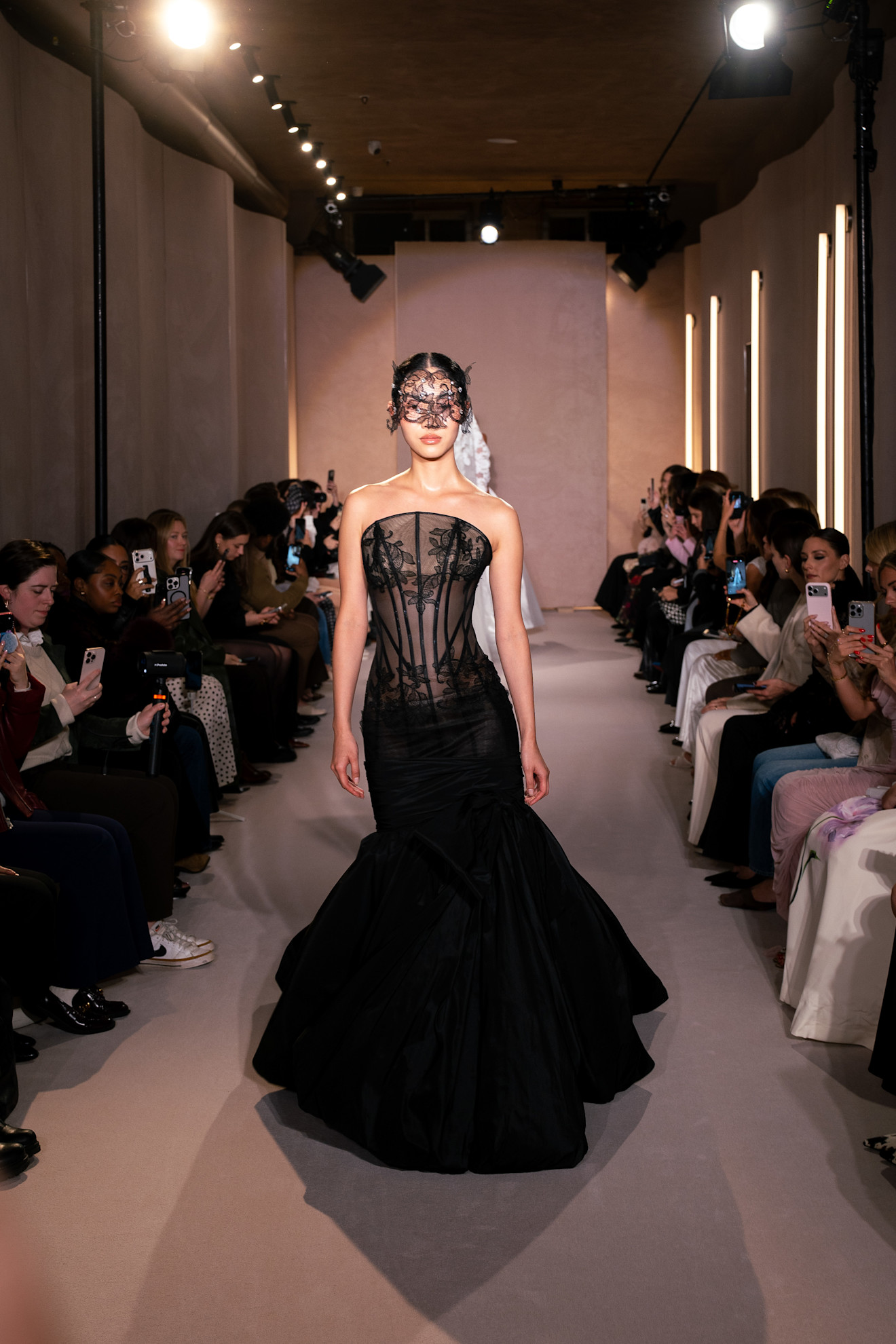 الكورسيه في فساتين زفاف ميلا نوفا