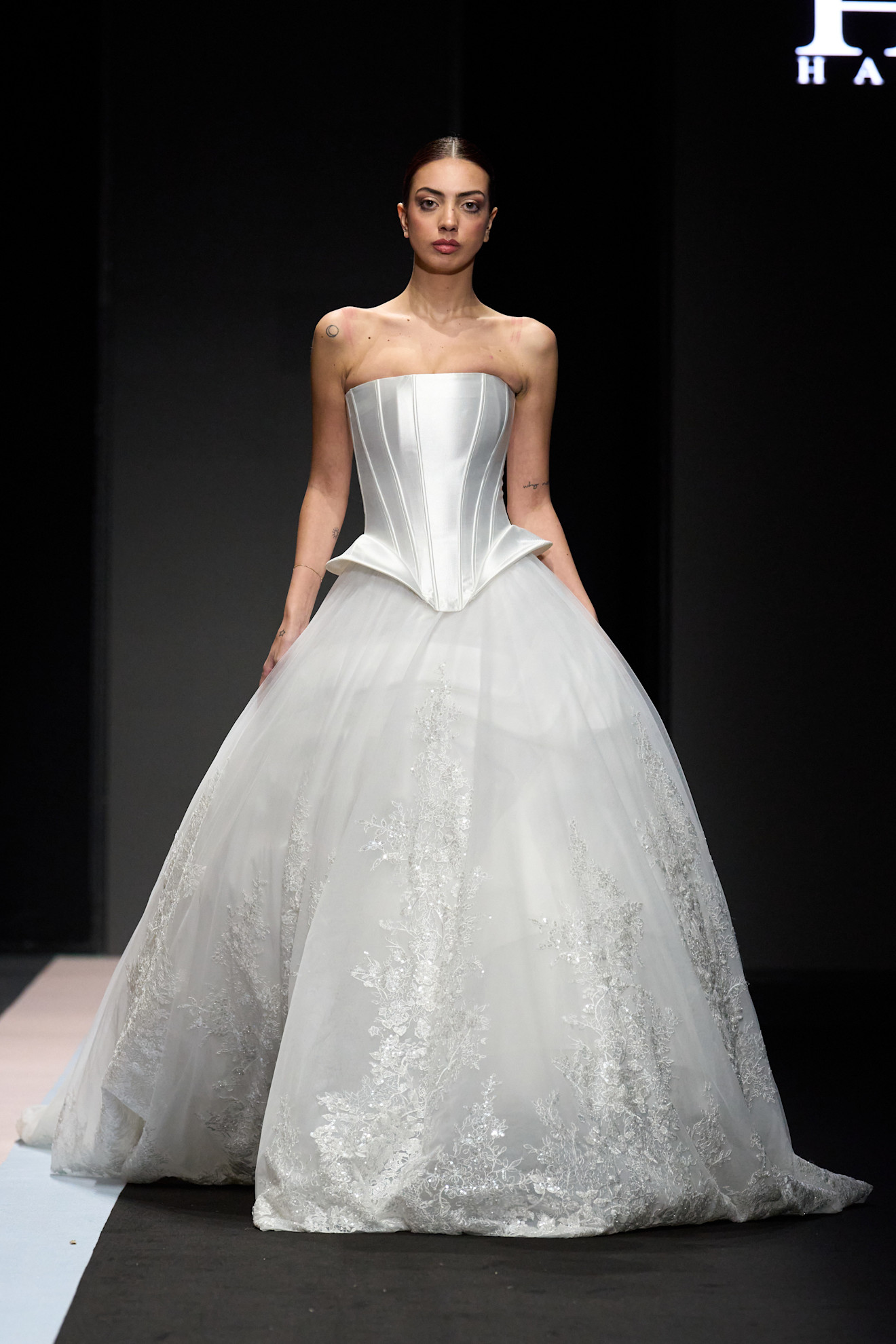 الكورسيه في مجموعة Hazar Couture