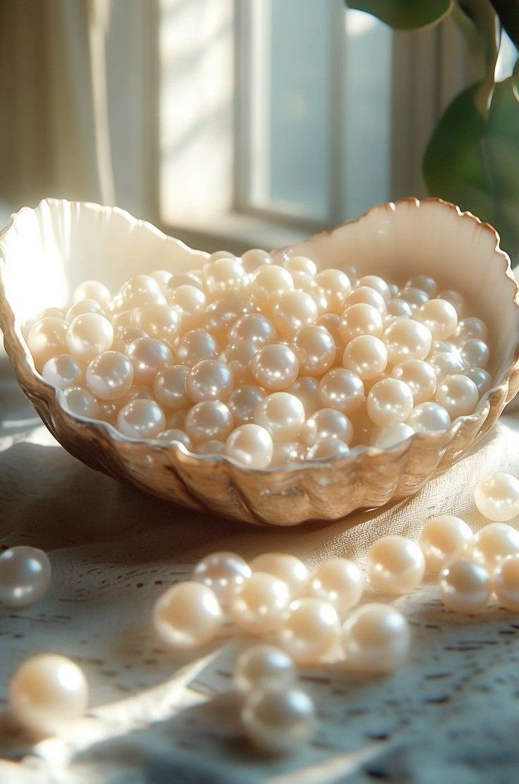 اللؤلؤ هو حجر ميلاد شهر يونيو