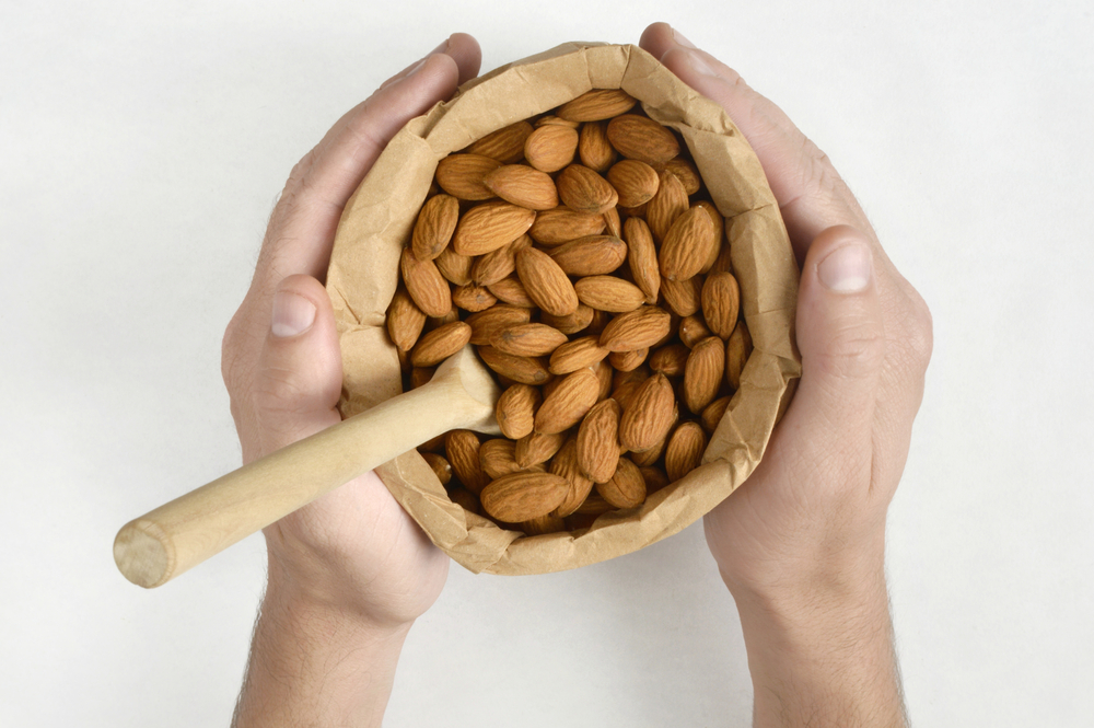 اللوز يحسن صحة الجهاز الهضمي