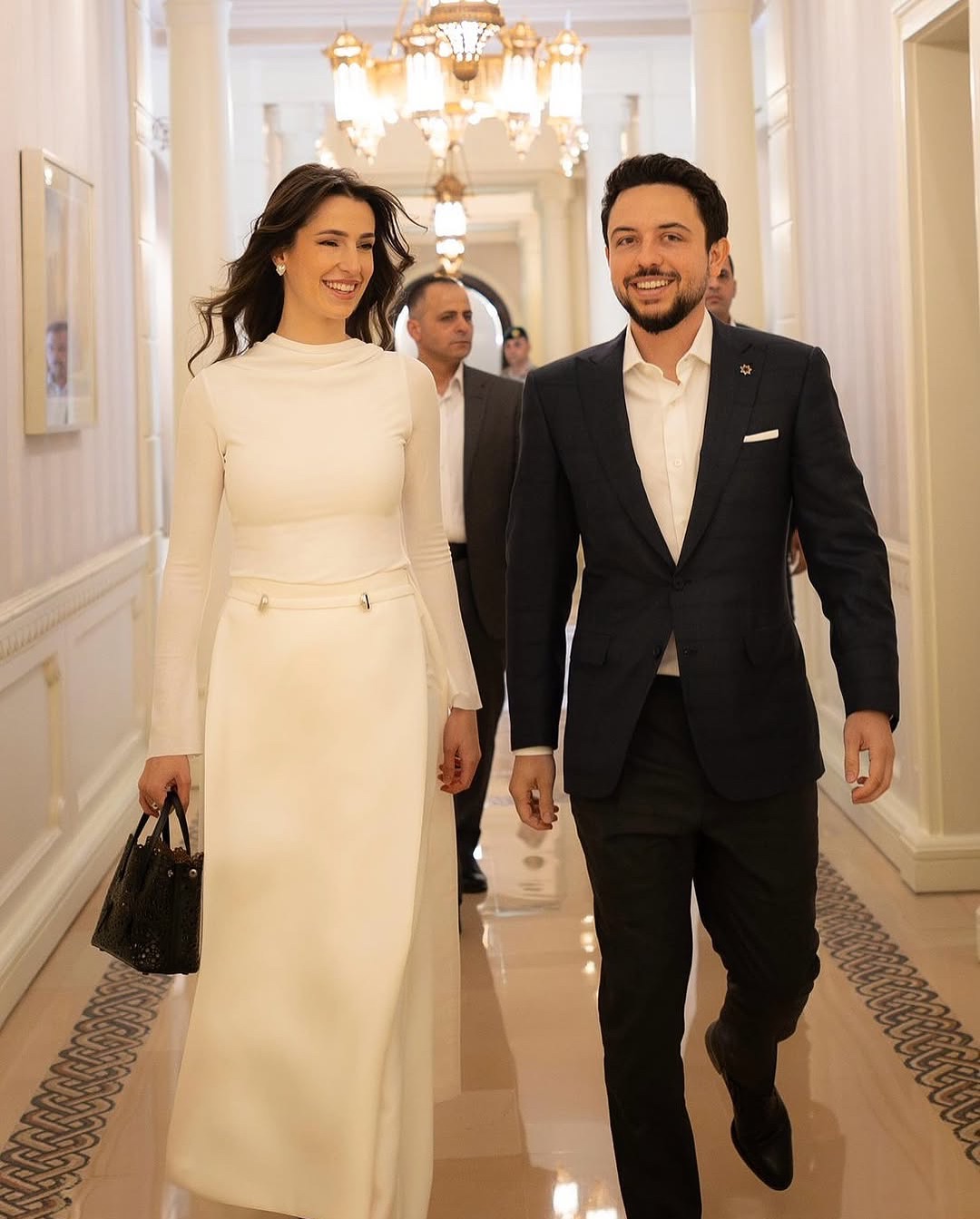 اللون الأبيض يعكس جمال وأناقة الأميرة رجوة