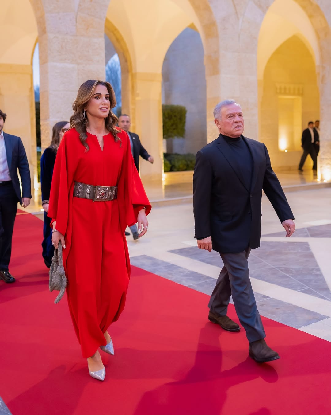 اللون الأحمر مفضل للملكة رانيا