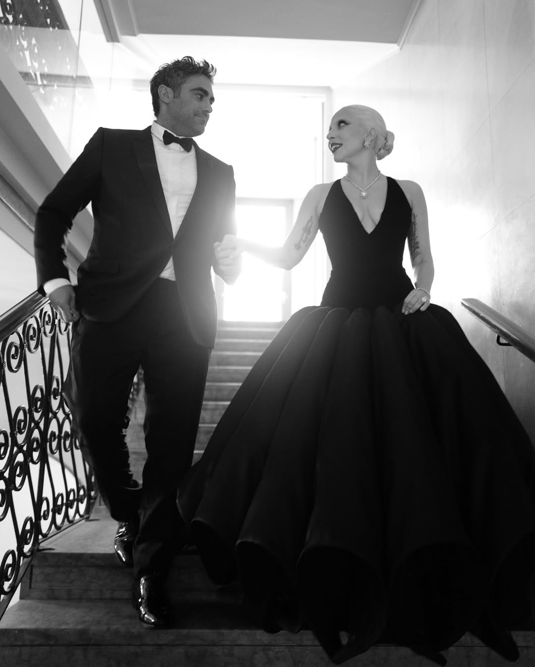 الليدي غاغا بخاتم خطوبة مرصّع بالألماس البرّاق