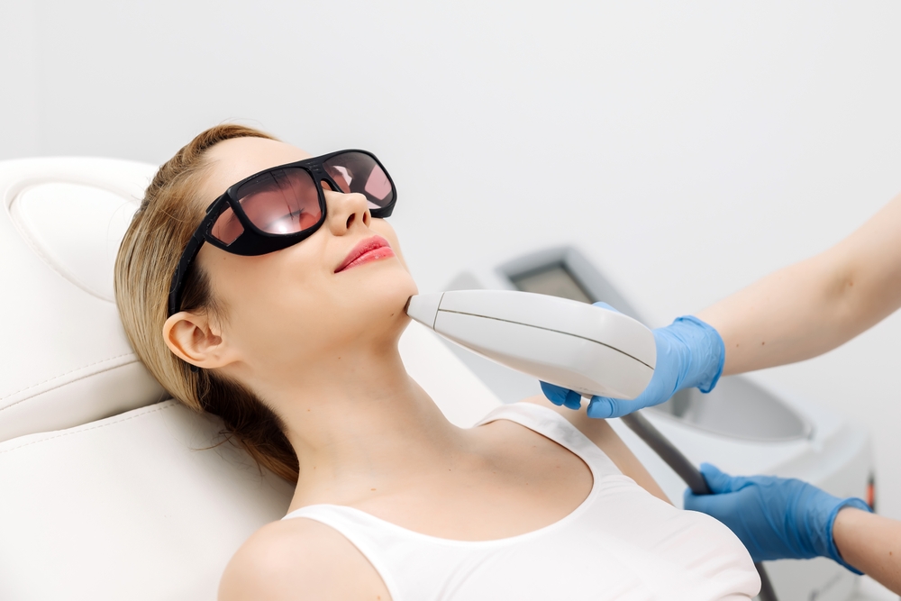 الليزر التجميلي هو تقنية طبية تعتمد على استخدام أشعة ضوئية