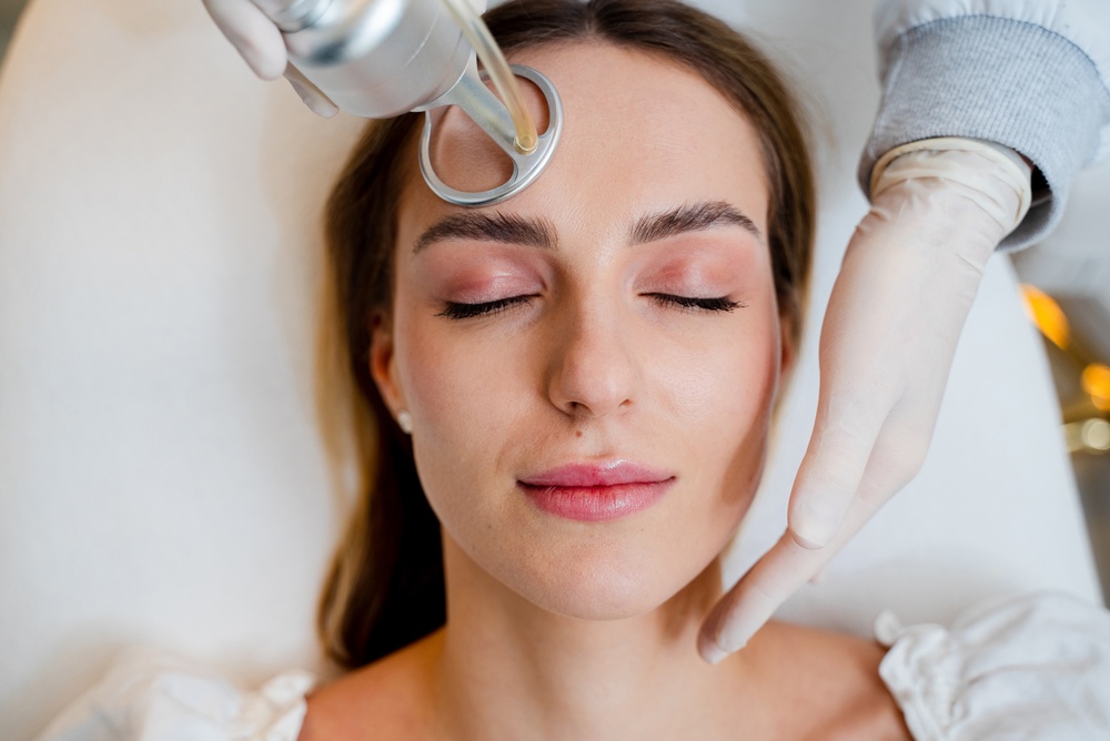 الليزر، والتقشير الكيميائي، والعلاجات العميقة تحقق أفضل النتائج في الشتاء والخريف