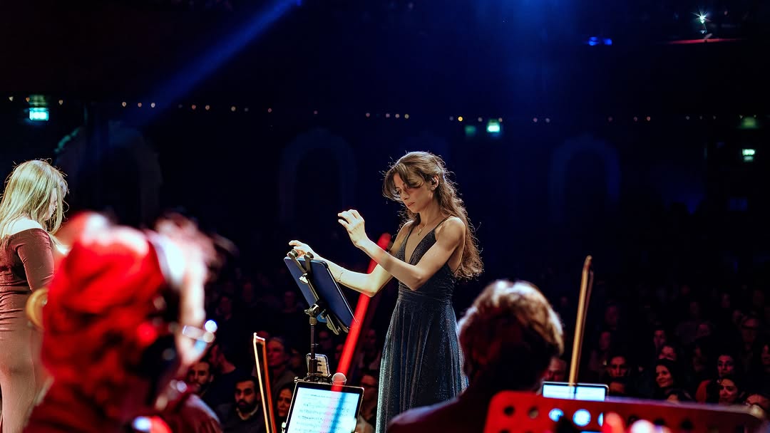 المايسترو امل القرمازي على المسرح