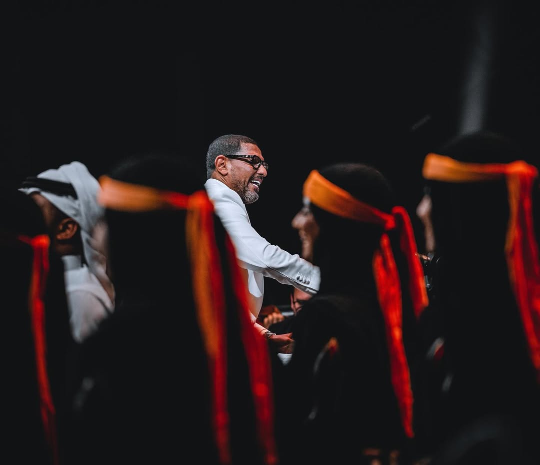 المايسترو هاني فرحات خلال حفل سابق لروائع الأوركسترا السعودية