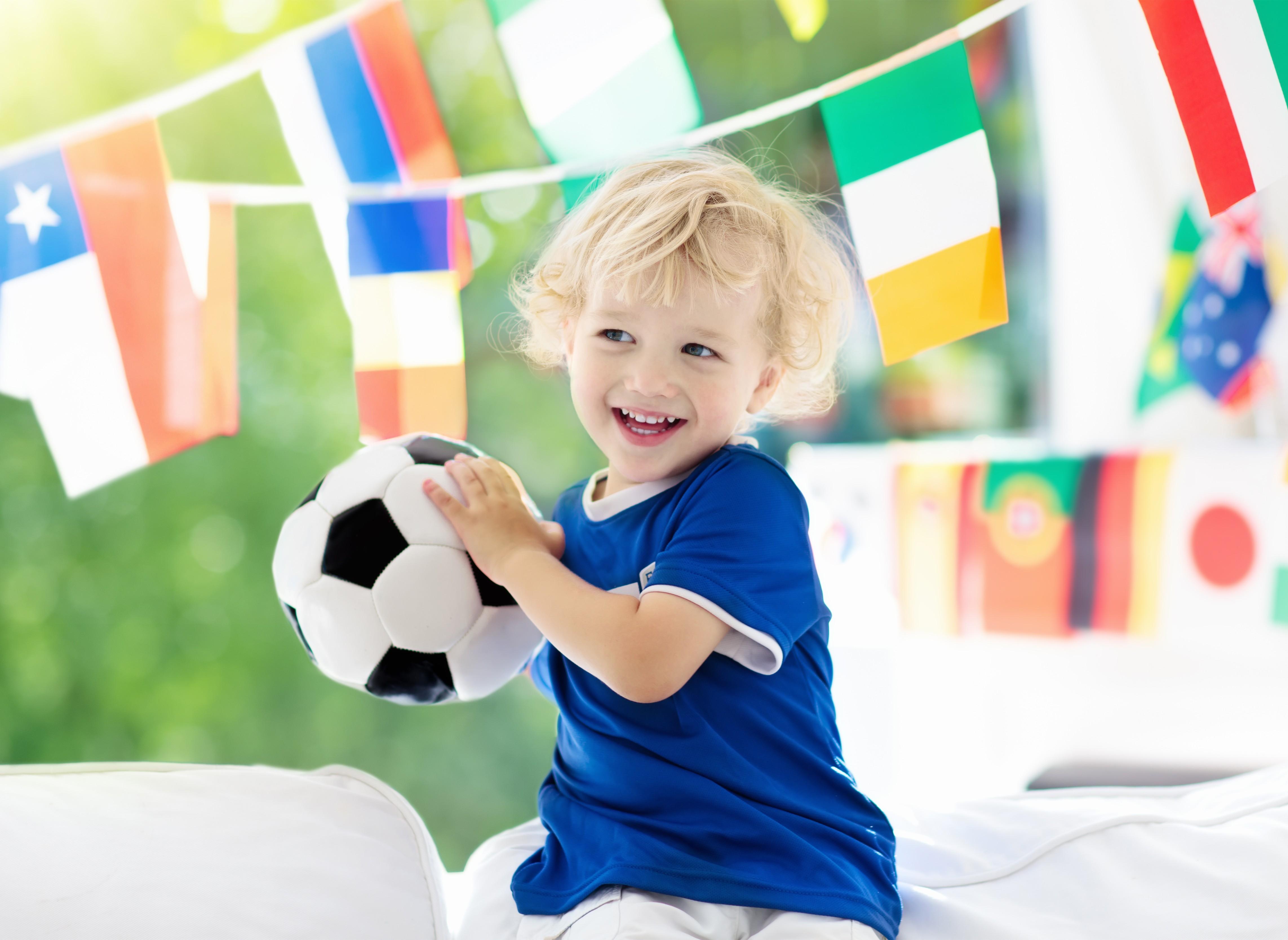 المثابرة والتنافس والمشاركة والروح الرياضية كلها مكاسب تربوية للطفل من مباريات كأس العالم