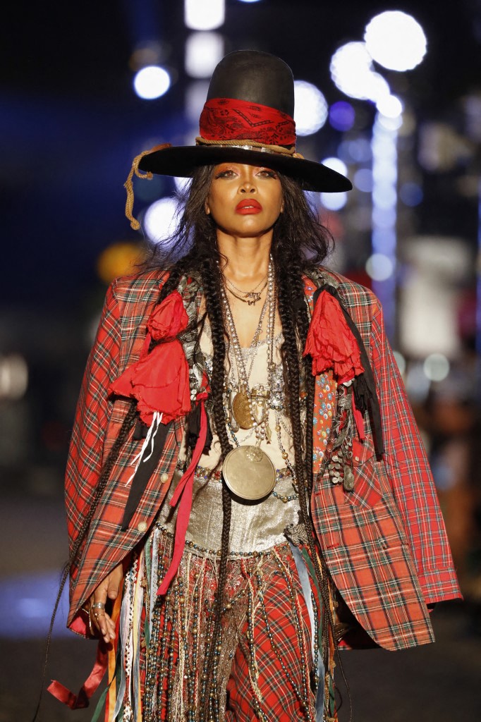 المغنية وكاتبة الأغاني الأميركية ذات الأصول الإفريقية إريكا بادو Erykah Badu - صورة من أ أف ب