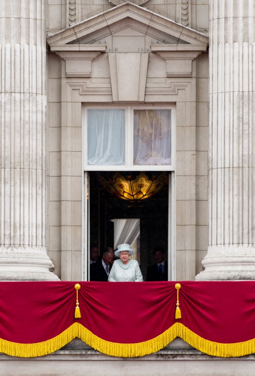 الملكة إليزابيث الثانية ببروش كولينان الثالث والرابع Cullinan III and IV خلال اليوبيل الماسي