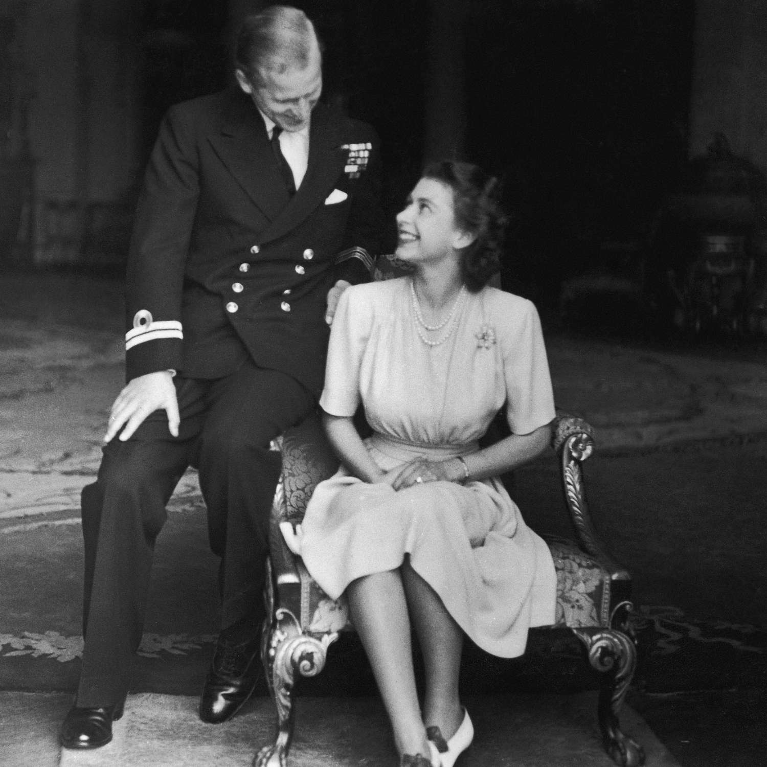الملكة إليزابيث الثانية Queen Elizabeth والأمير فيليب Prince Philip-73 عام