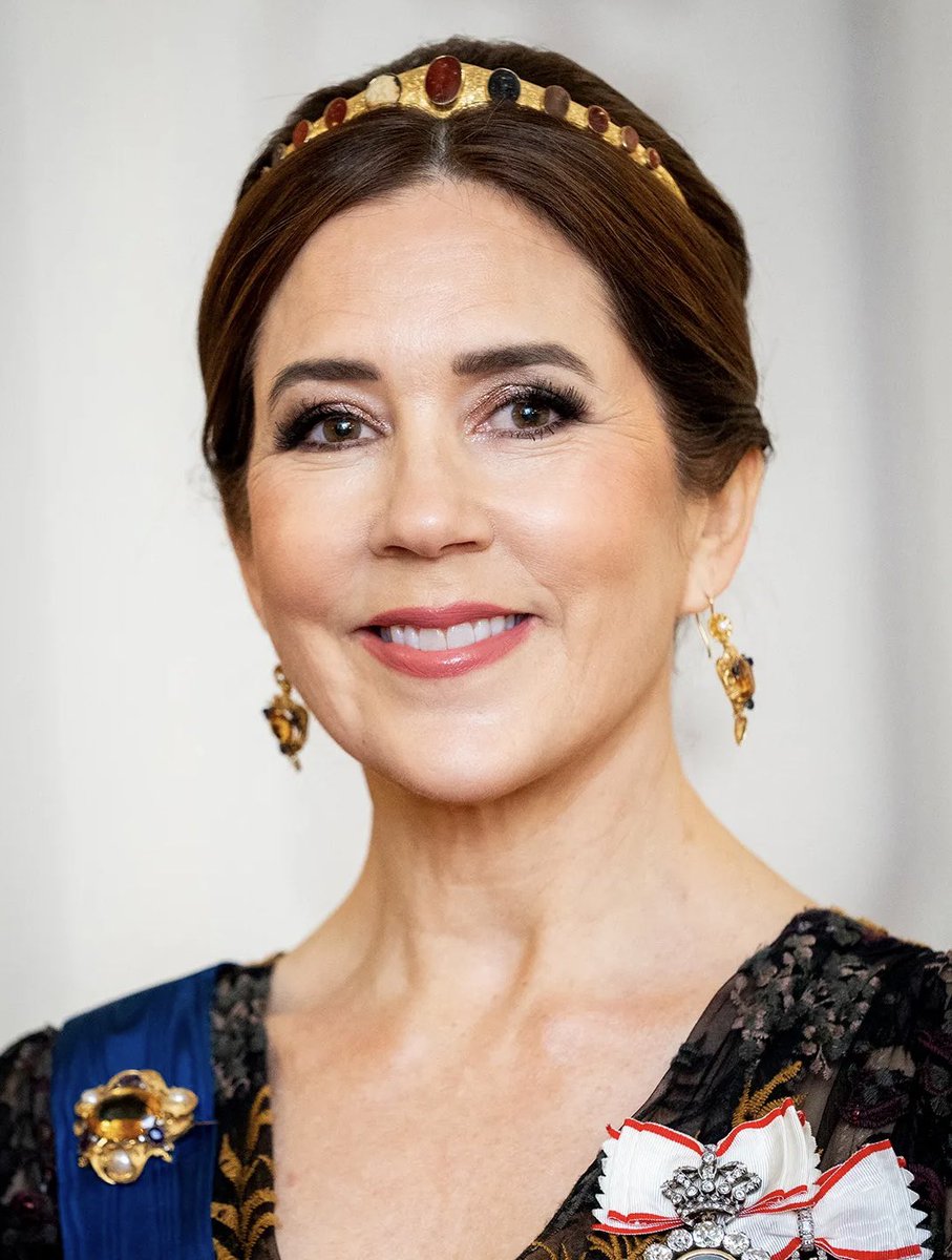 الملكة المستدامة فن إعادة تدوير الأزياء الفاخرة