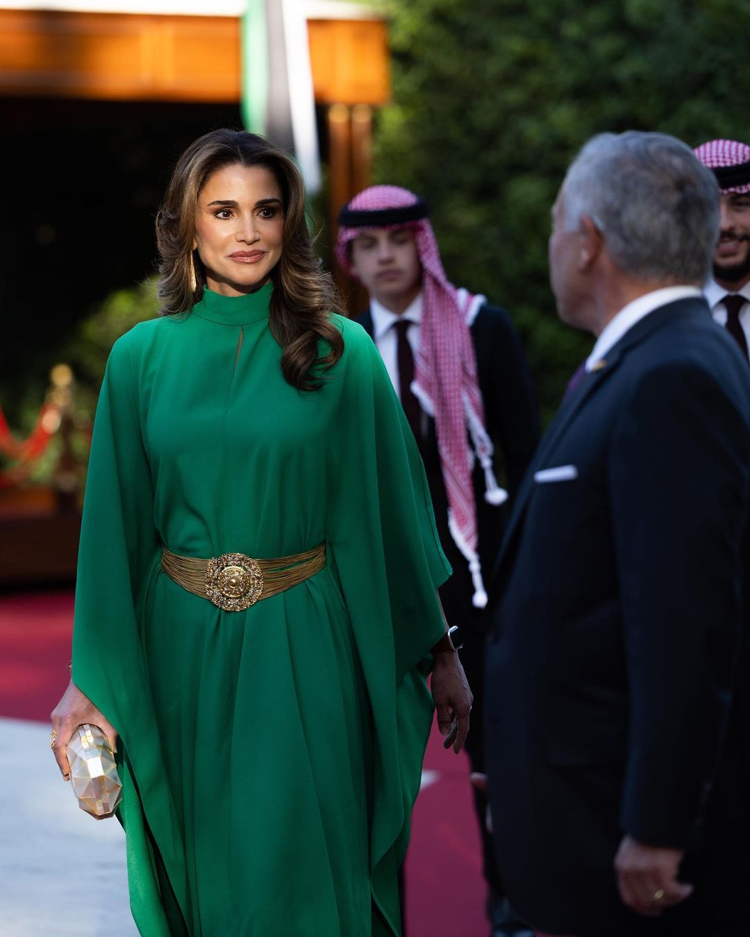 الملكة رانيا بالقفطان الأخضر برفقة زوجها