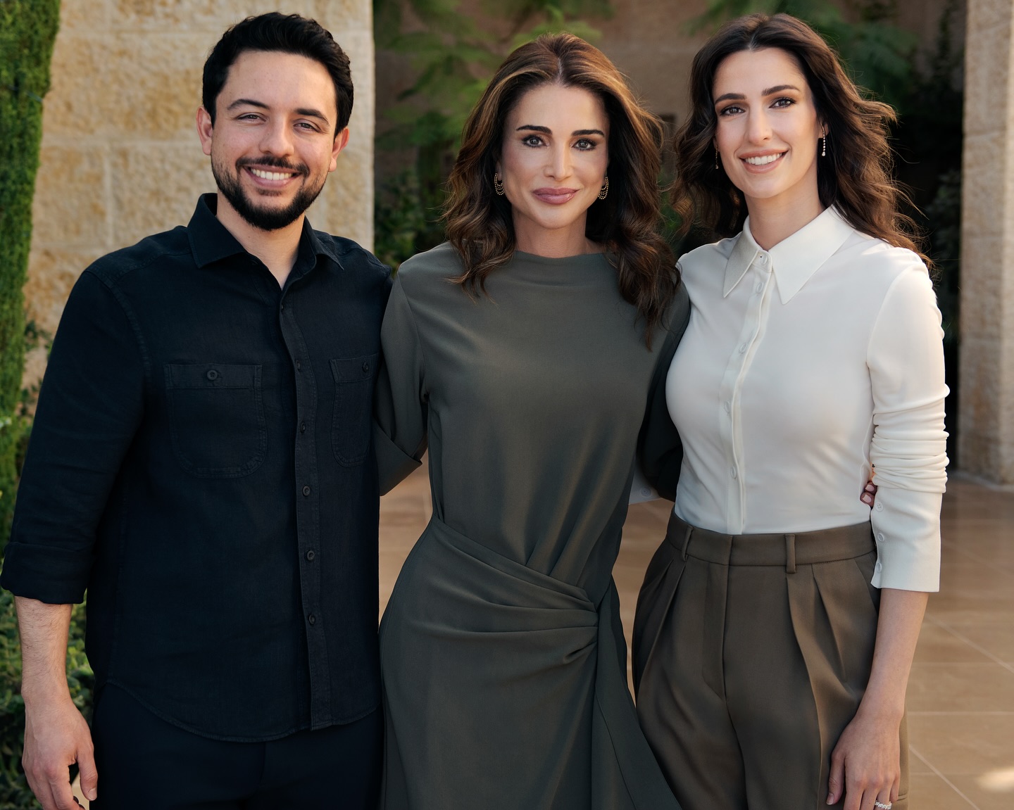 الملكة رانيا مع الأميرة رجوة والأمير الحسين