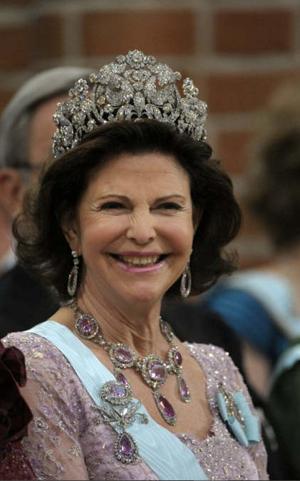 الملكة سيلفيا ترتدي تاج The Bragança Tiara من أكبر التيجان الملكية