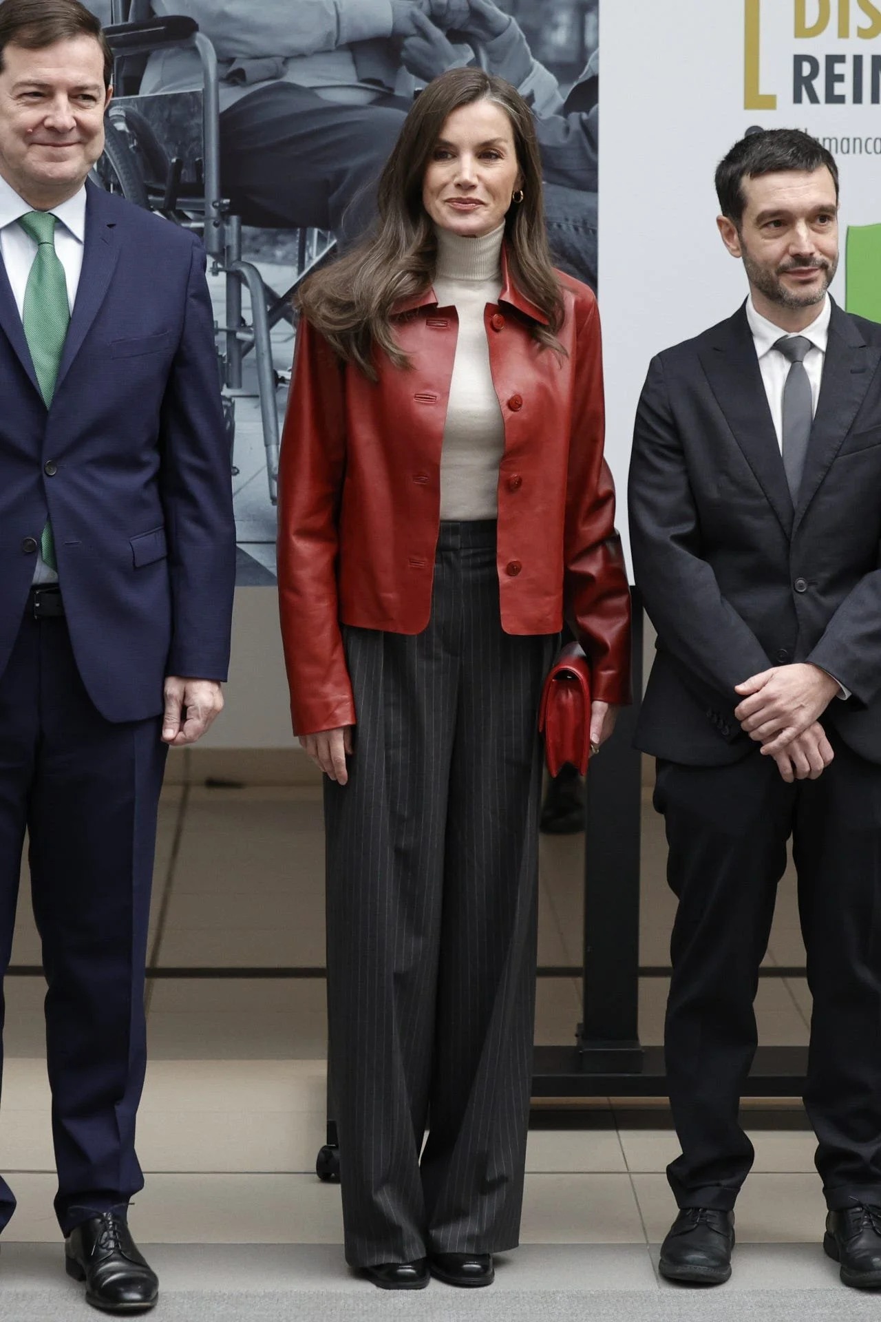 الملكة ليتيزيا تكسر حواجز البروتوكول الملكي بالجلد