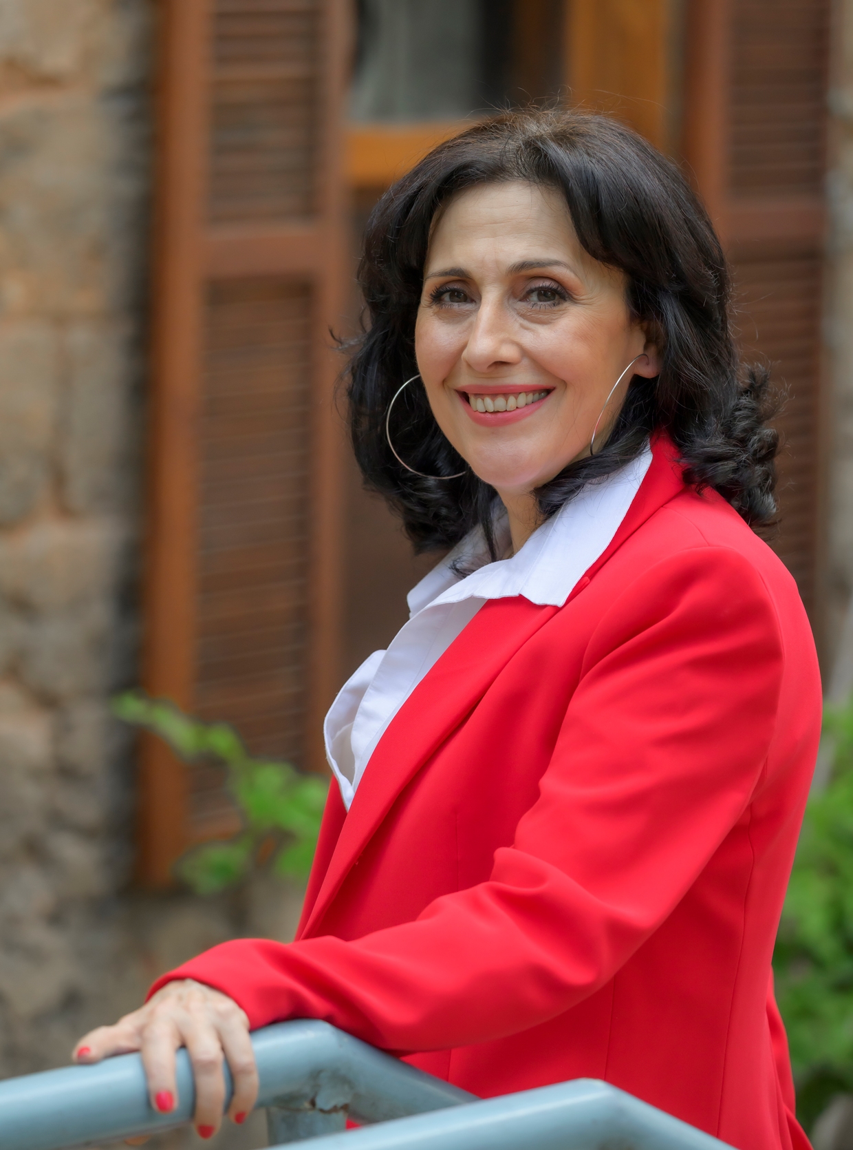 الممثلة القديرة جوليا قصار