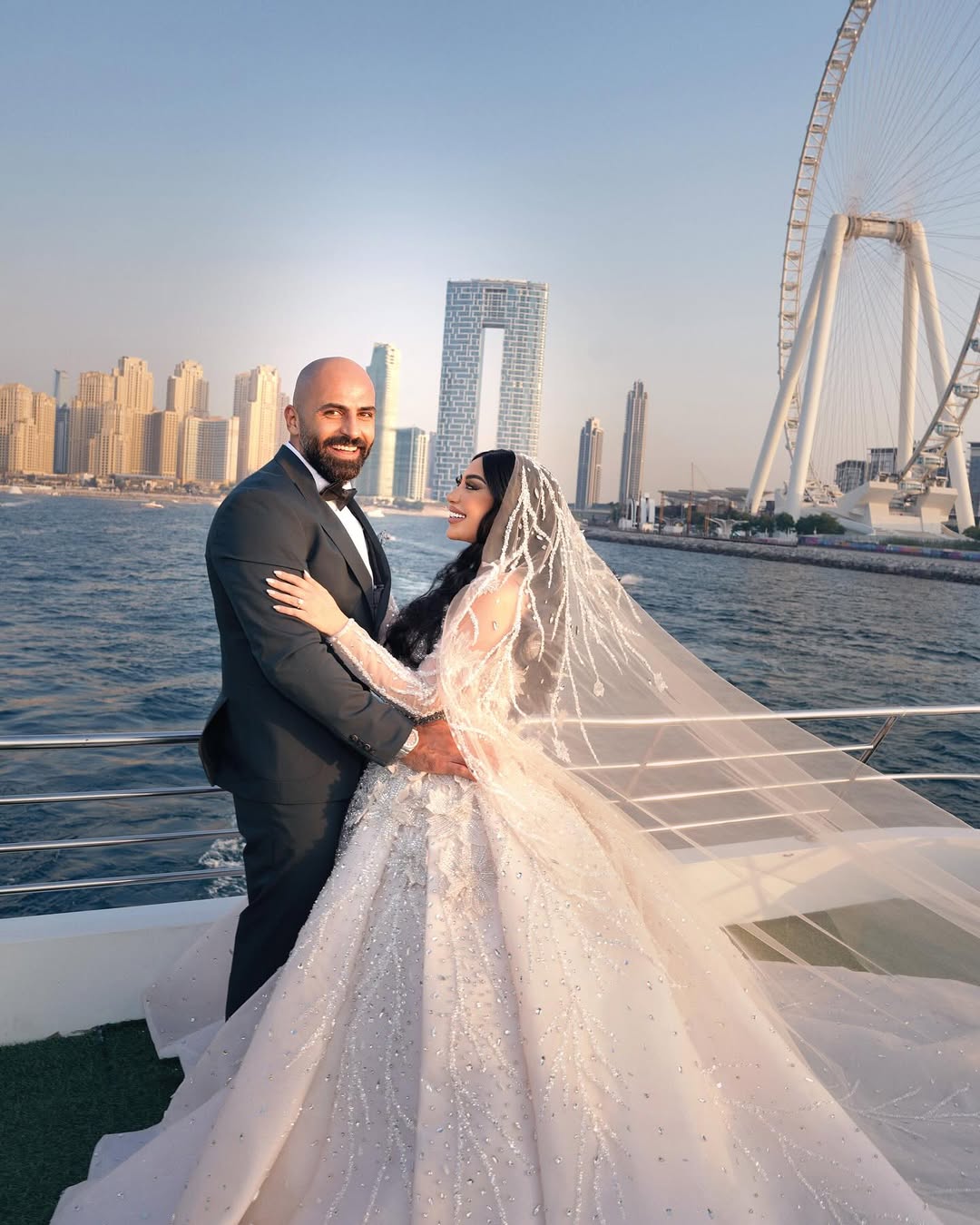 الممثلة لمى ابراهيم مع زوجها في يوم الزفاف