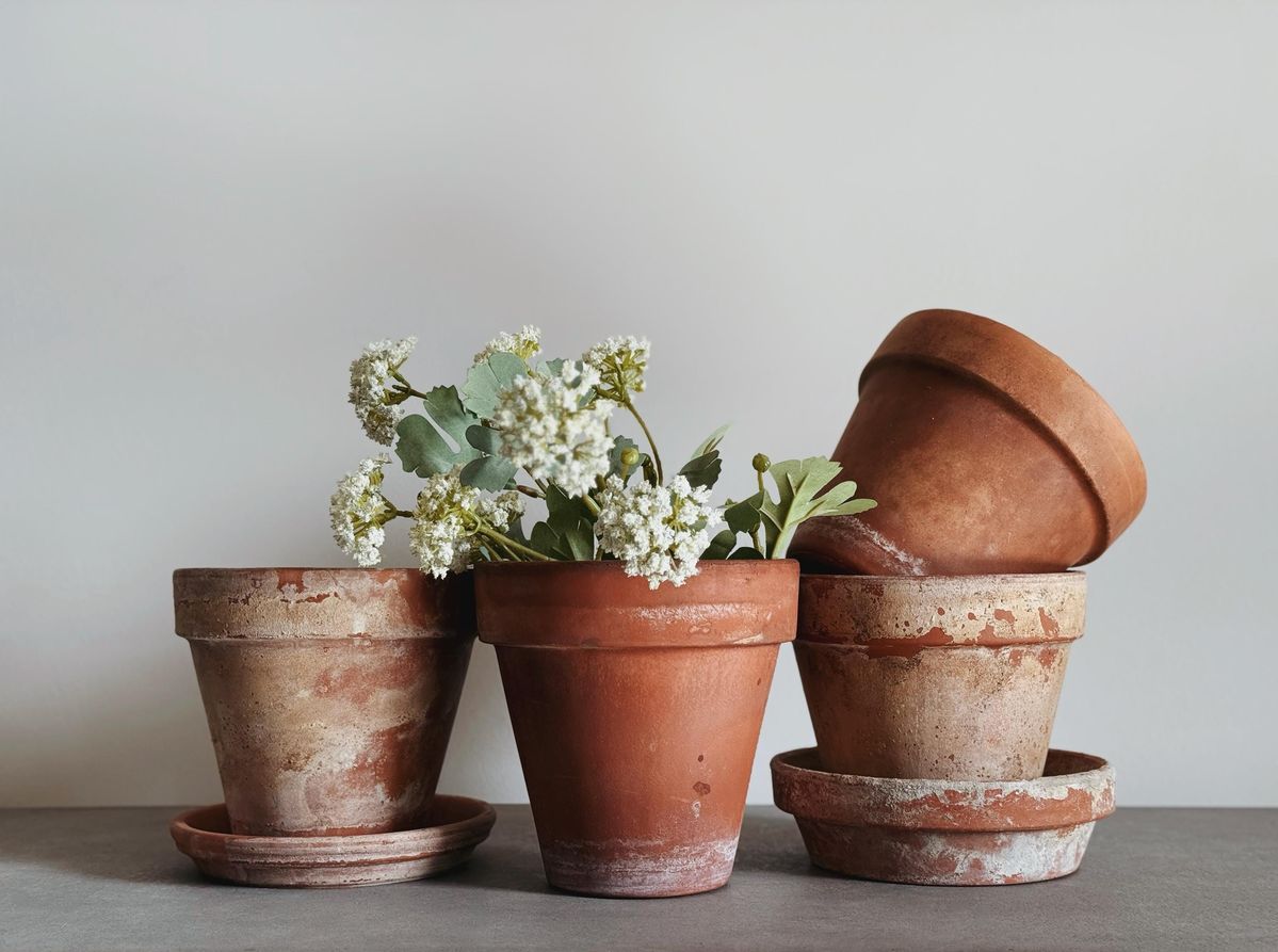 المواد الطبيعية المتآكلة مثل الفخار تمنح سحر العالم القديم