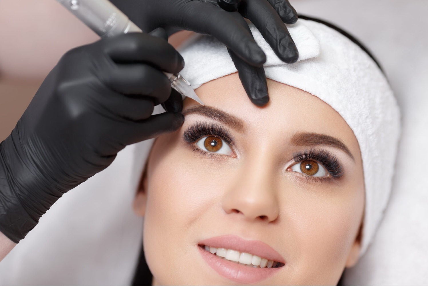 الميكروبليدنج والـPowder Brows تقنيات أخرى لتكثيف الحواجب