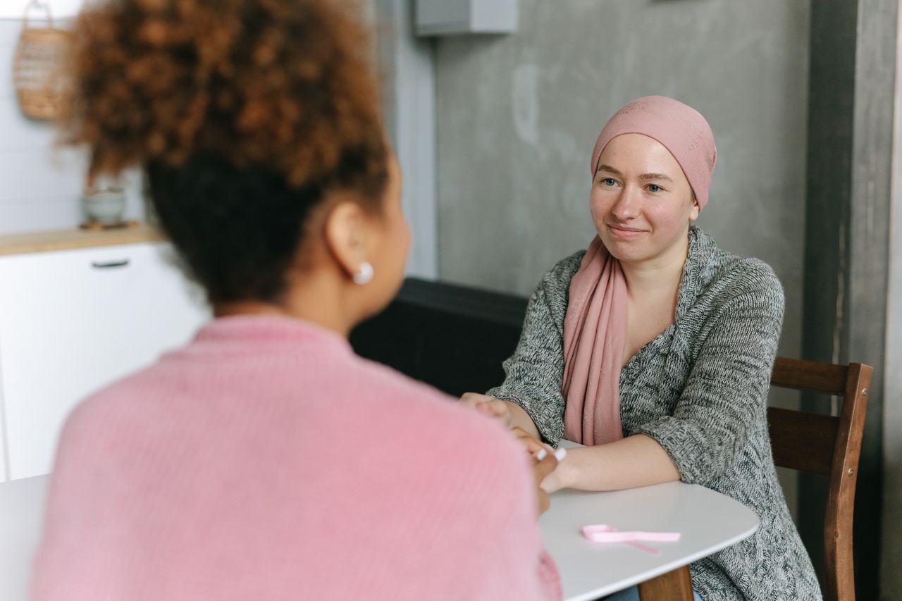 الناجيات من سرطان الثدي يحتجن إلى محاور جوهرية في رحلة التعافي وما بعدها