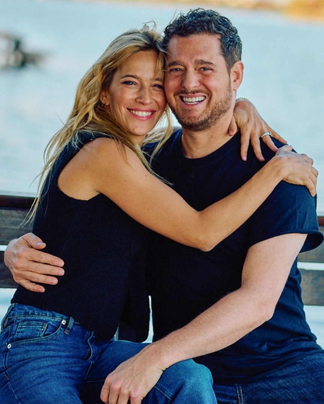 النجم العالمي مايكل بوبليه  احتفل رومانسيا بذكرى زواجه