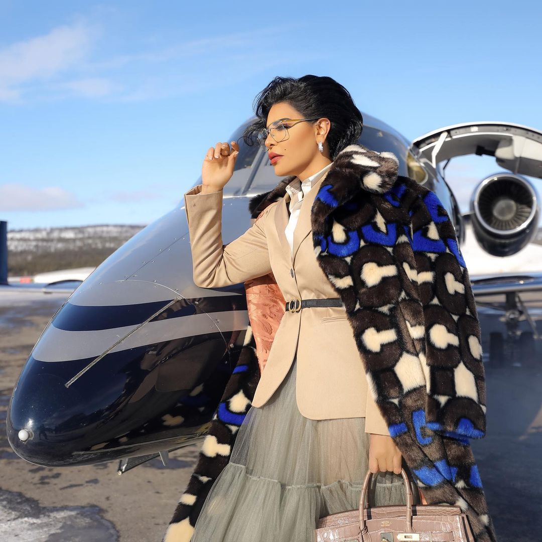 النجمة الإماراتية أحلام تسافر بطائرتها الخاصة