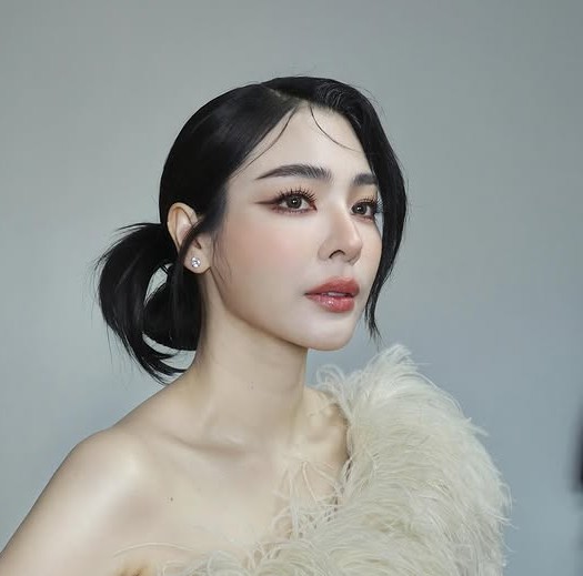 النجمة الكورية  Faye Peraya