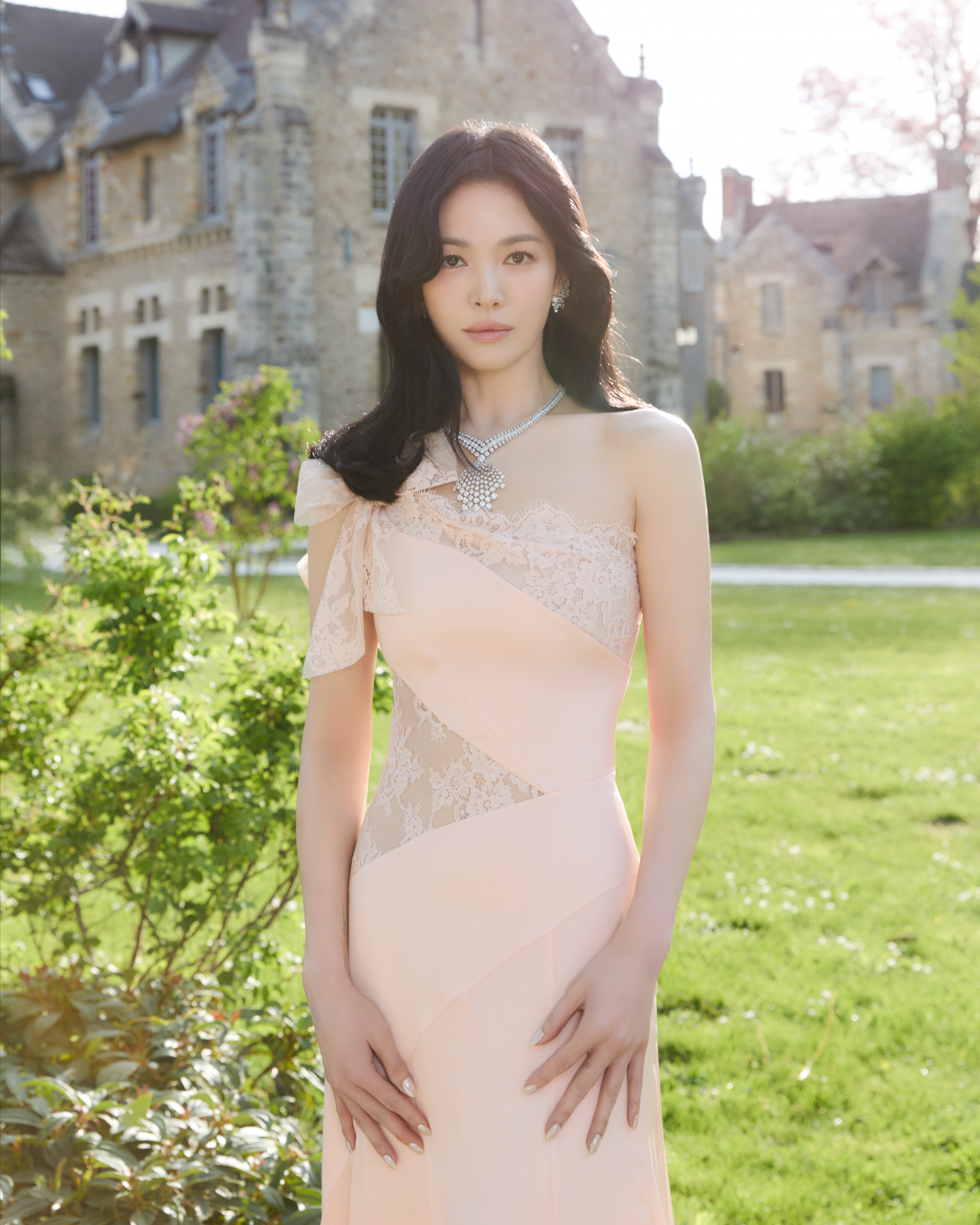 النجمة الكورية الجنوبية Song Hye-kyo