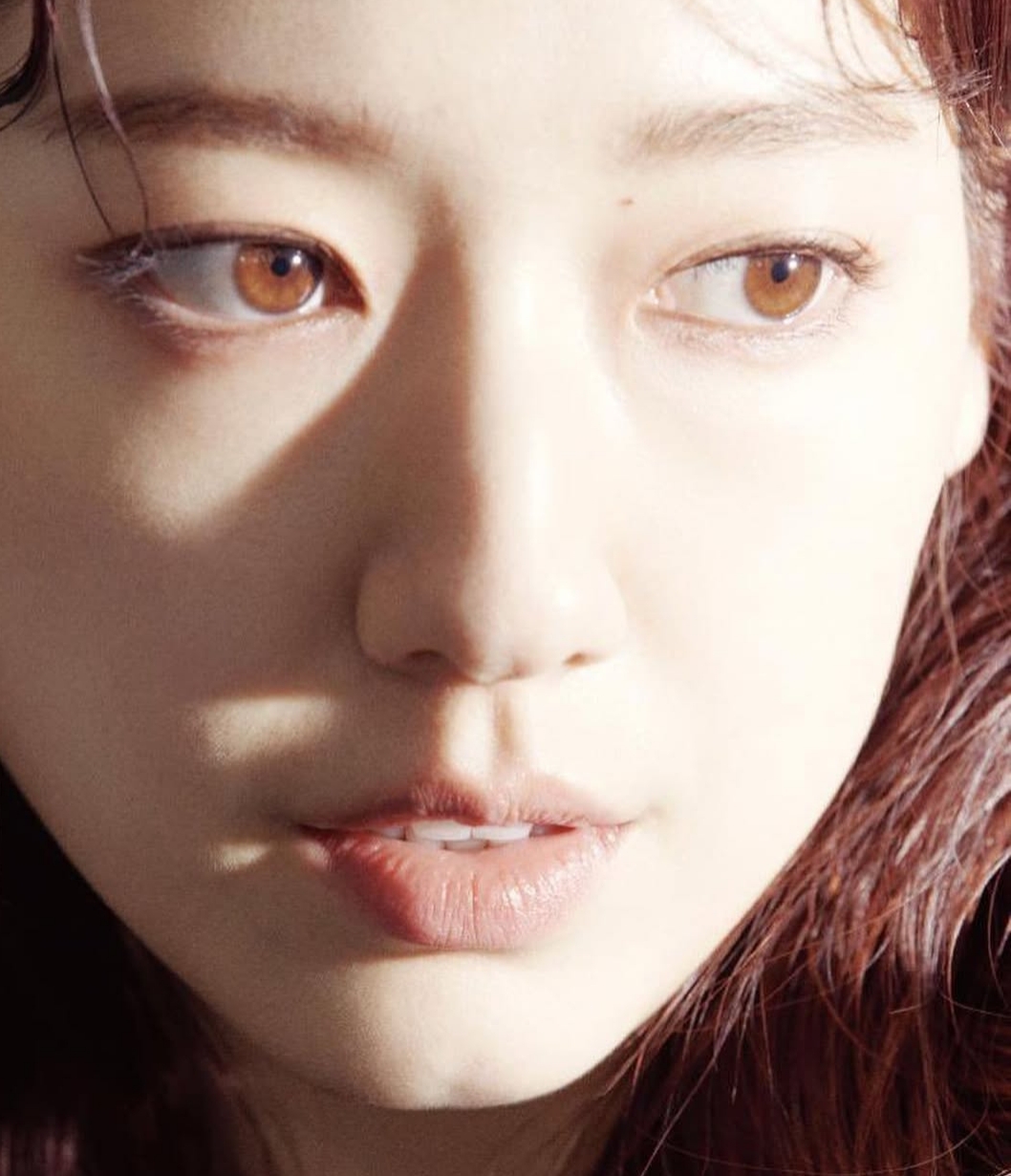 النجمة بارك شين هاي ذات البشرة الزجاجية فلسفة الجمال الكوري