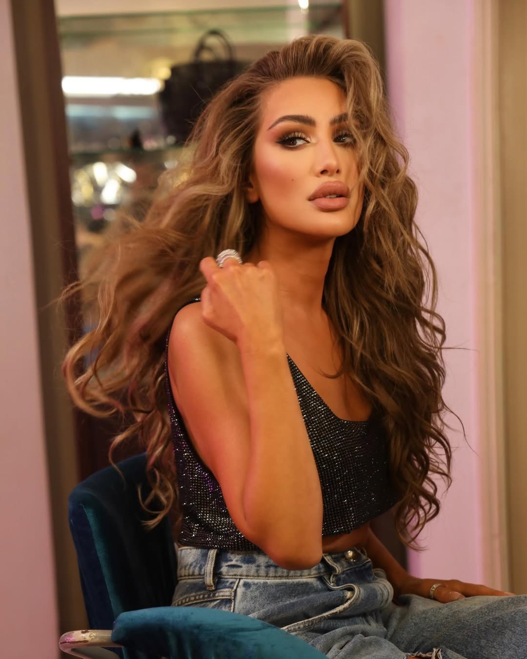 النجمة مايا دياب مولودة شهر نوفمبر