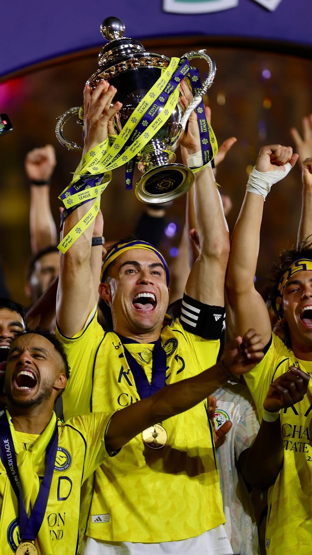 النجوم يحتفلون بفوز نادي النصر بالدوري السعودي