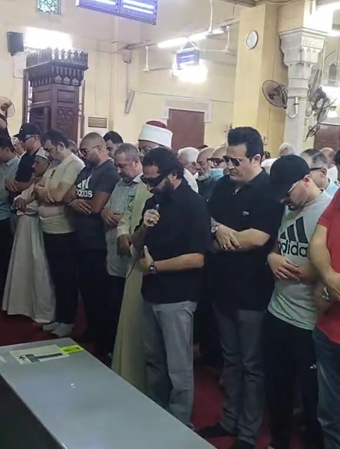 النجوم يقدمون التعازي لـ أحمد حلمي