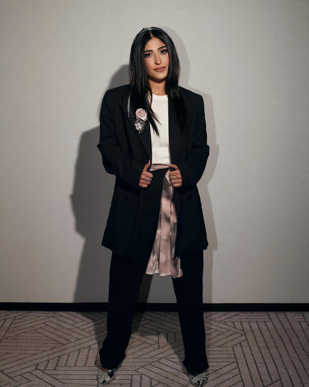 النجوم يواسون شجون الهاجري بعد وفاة والدها