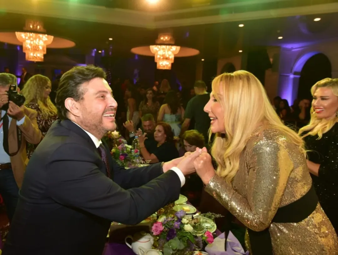 النجوم يواصلون دعم هاني شاكر