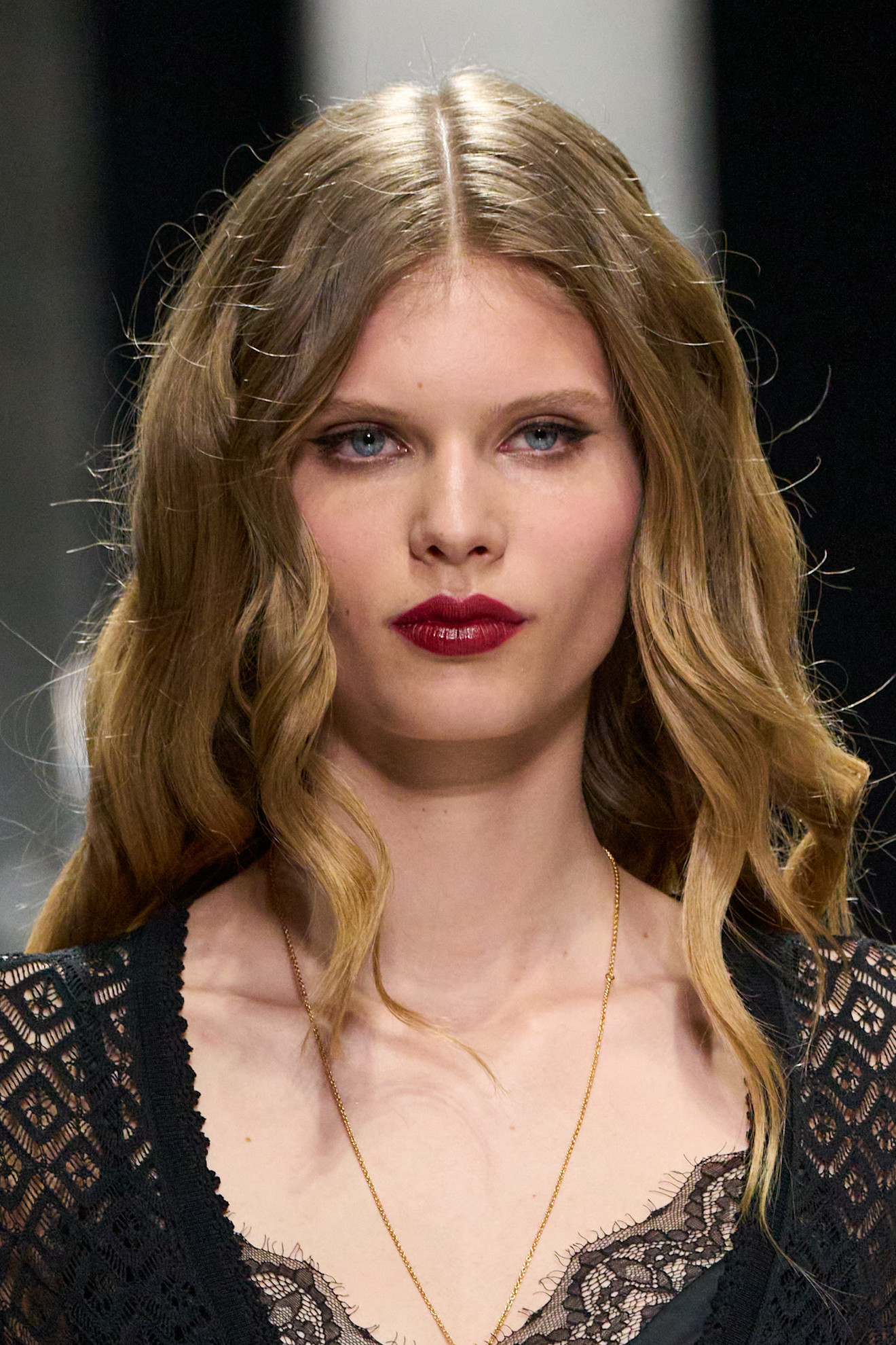 الوان احمر الشفاه القوي بتدرجات كرزية من دار Dolce Gabbana