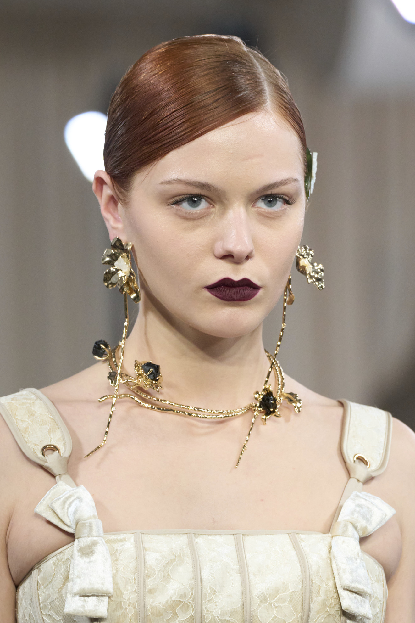 الوان احمر الشفاه القوي من دار Sarawong