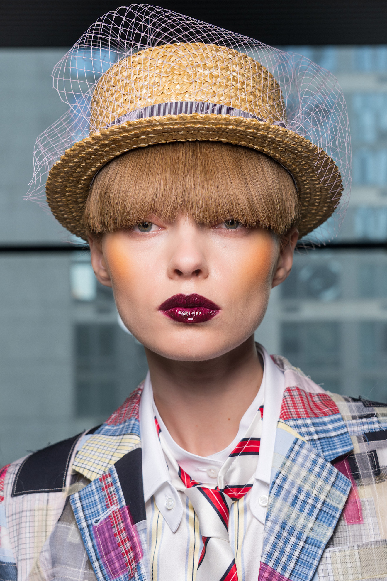الوان احمر الشفاه القوية والأومبريه من دار Thom Browne