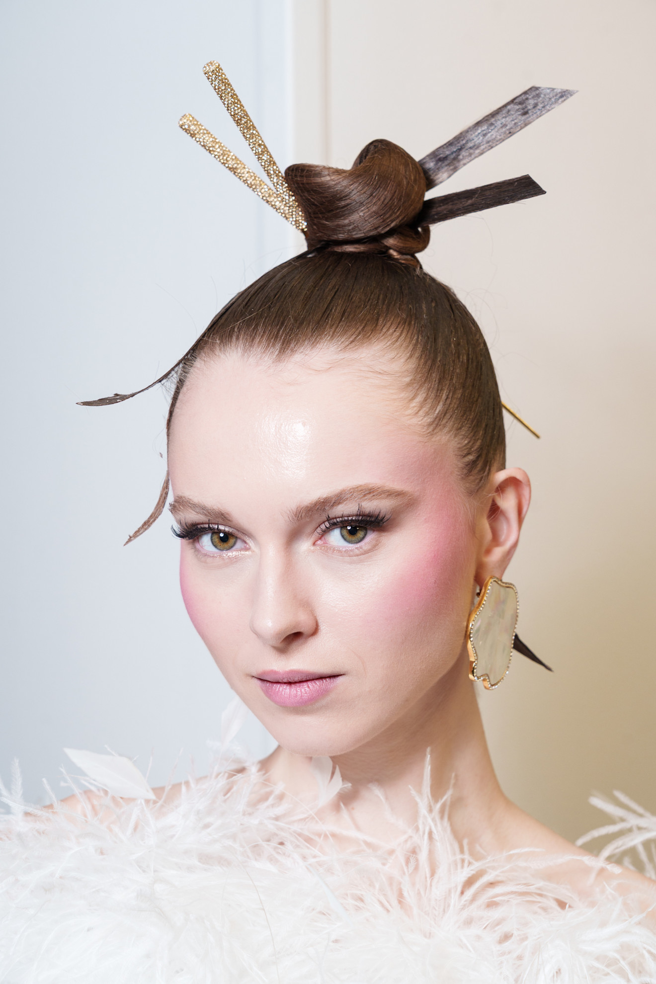 الوان البلاشر الزهري القوي من دار Tamara Ralph