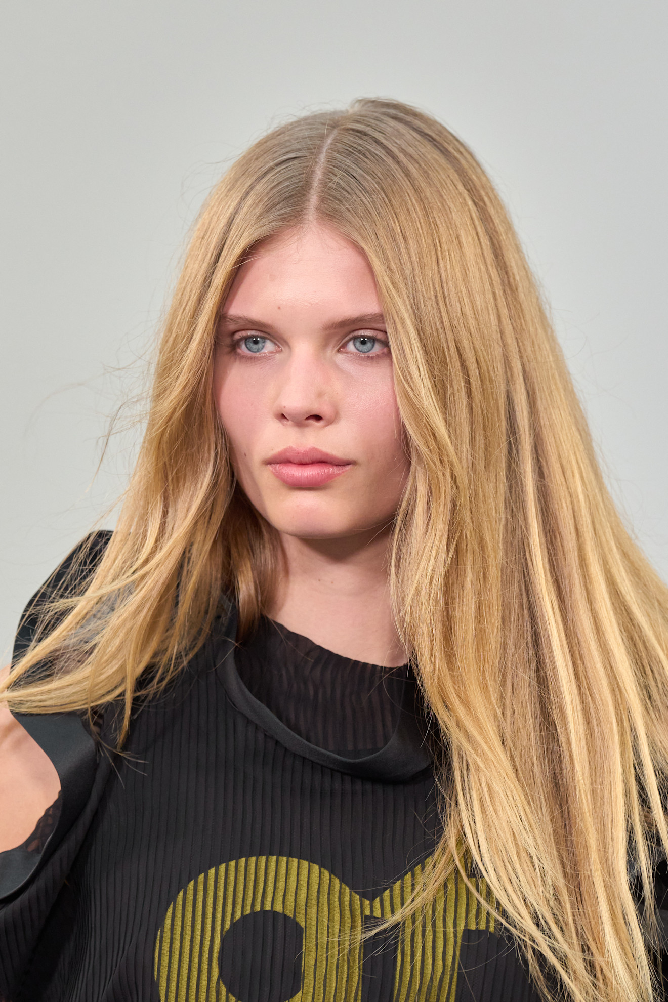 الوان صبغات الشعر الاشقر الذهبي من دار Sacai