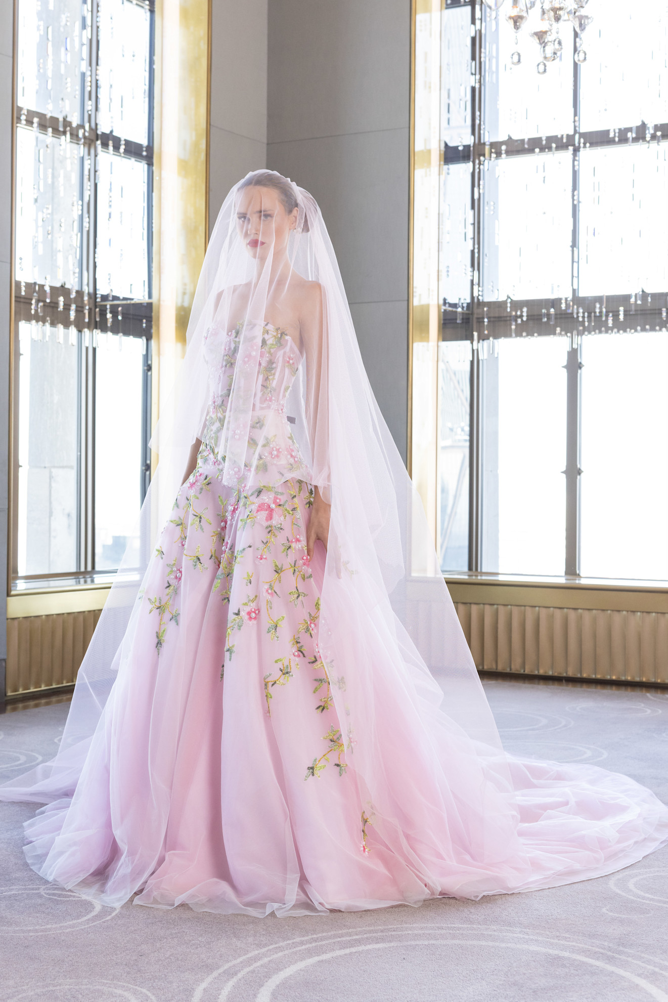 الوردي في عروض ناردوس ضمن أسبوع الموضة في نيويورك