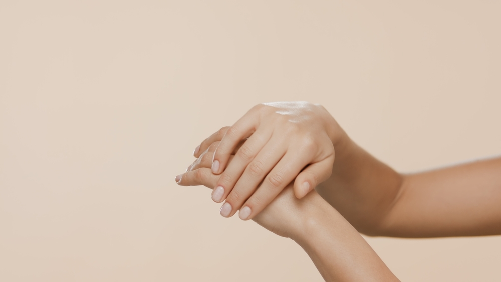 الوصفات الطبيعية تساعد في تنعيم اليدين في الشتاء
