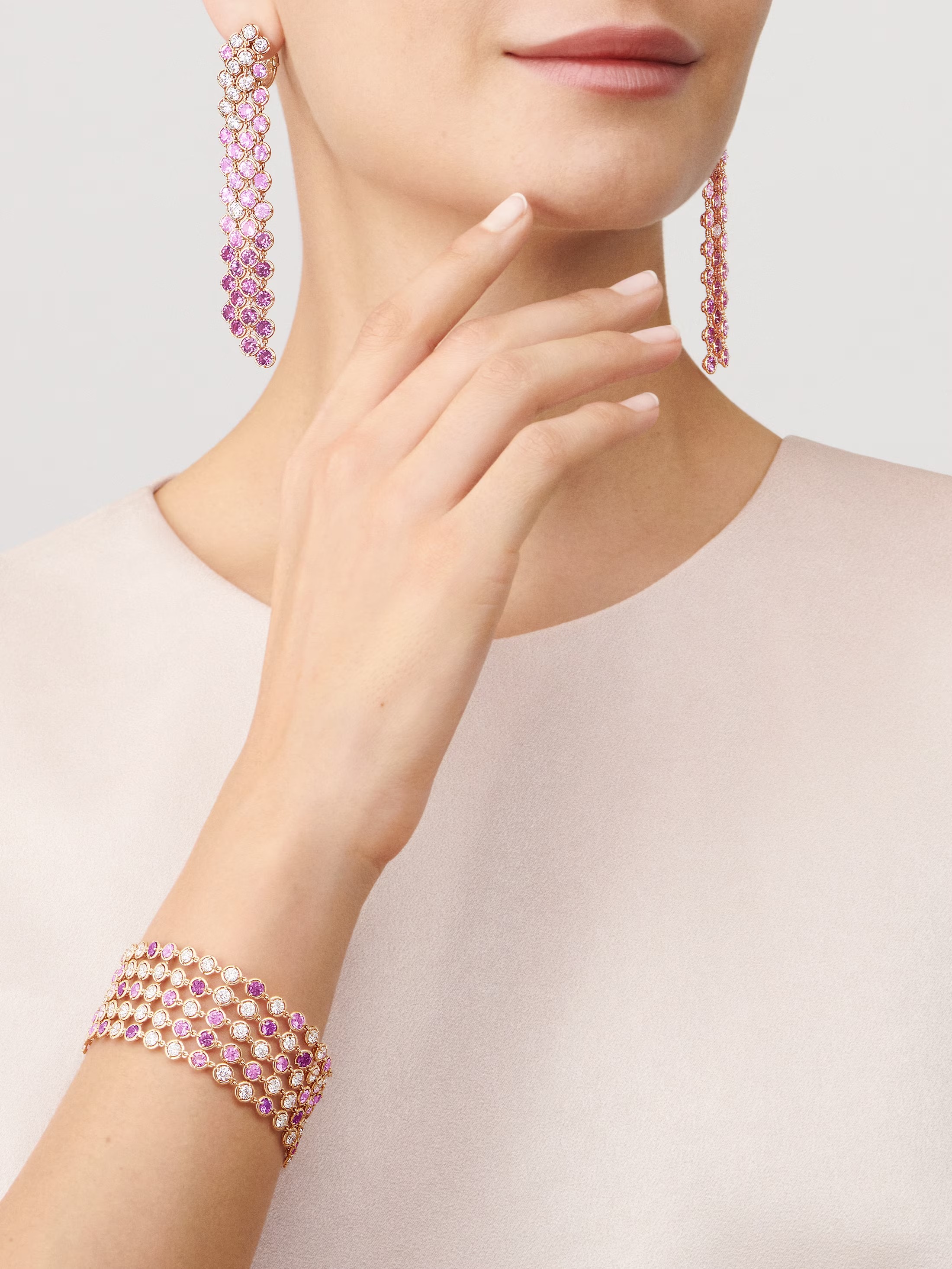 الياقوت الزهري في مجوهرات Van Cleef & Arpels