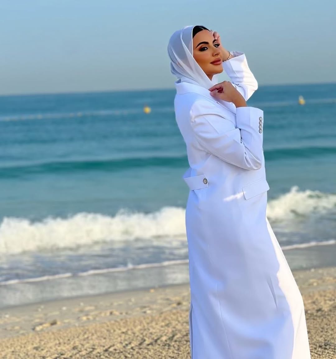 اماني الحنطي بعباية من تصميم خزامى