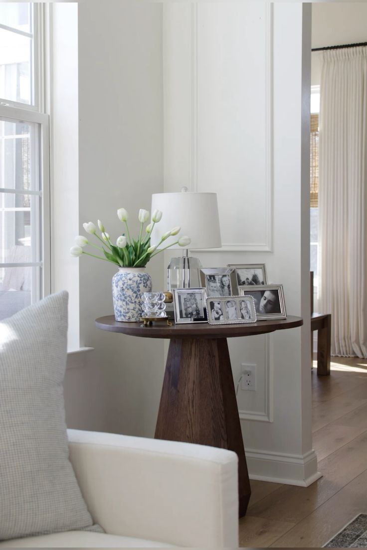 امتلاء الأسطح بالديكورات، علامة على أن المنزل مبالغ في تزيينه