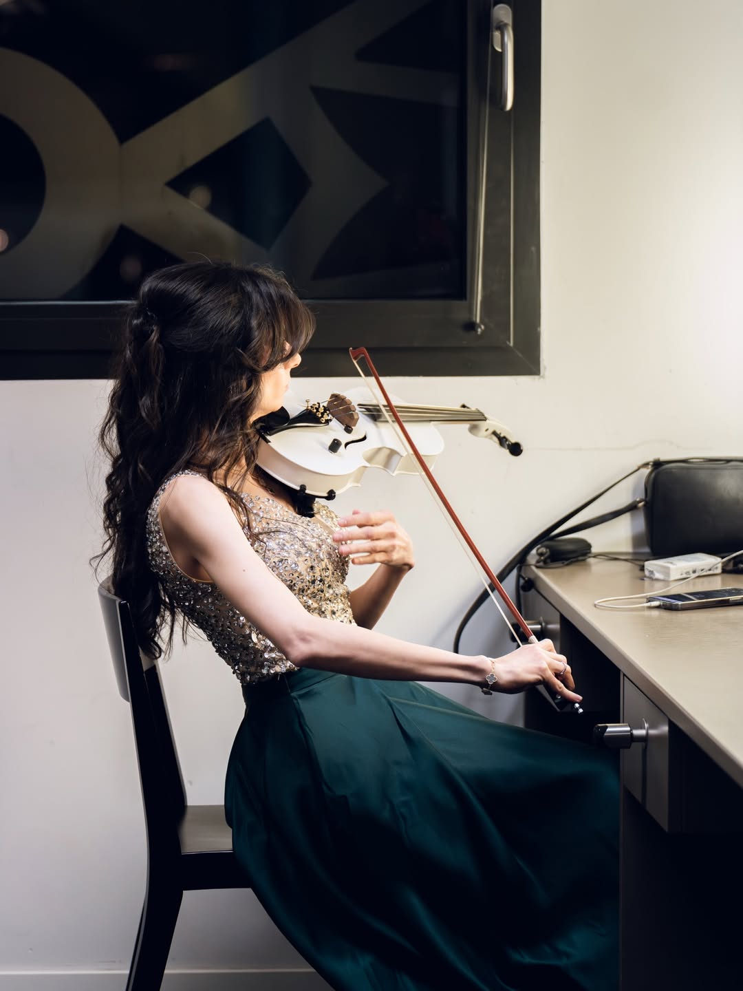 امل القرمازي الموسيقى تعيد تنظيم الاضطراب الداخلي