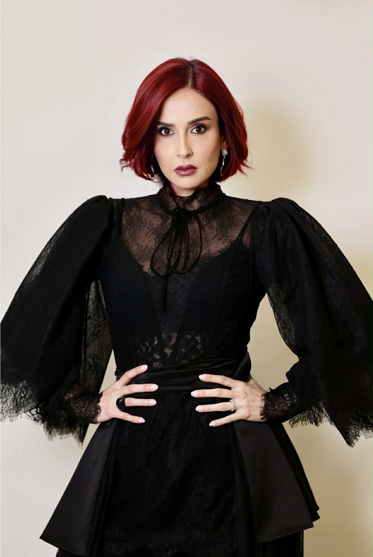 اناقة السا زغيب الاستثنائية من تصميم دار خالد ومروان