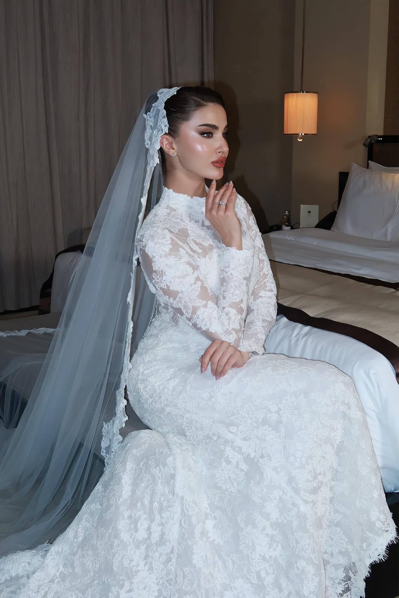 اناقة تسريحة العروس الكلاسيكية من خبيرة الشعر السعودية دلال الزغبي