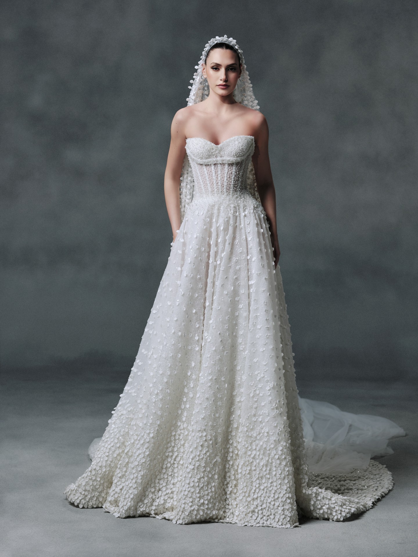 اناقة عروس طوني ورد مجموعة La Mariée  ربيع 2027