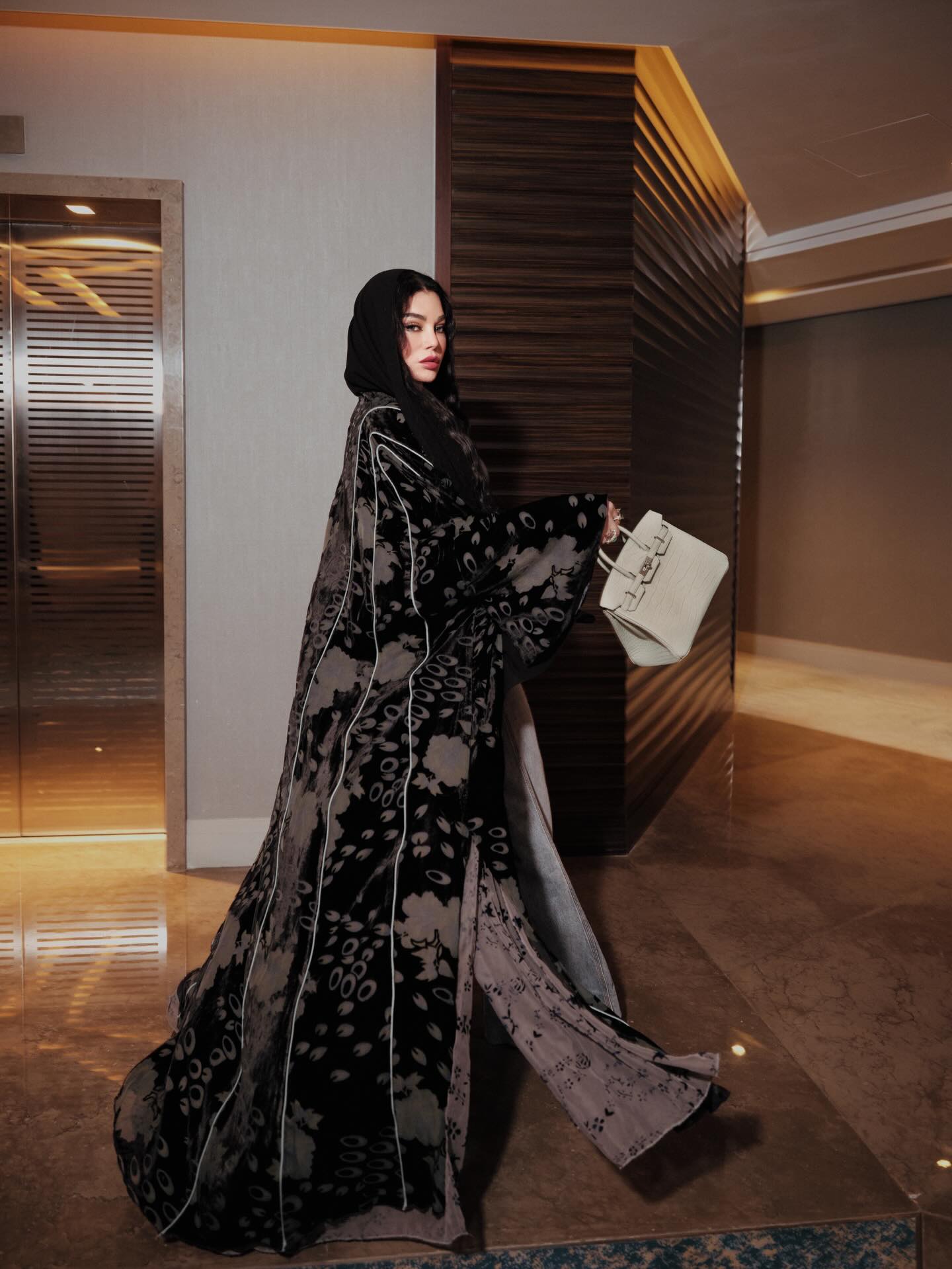 أول إطلالة رمضانية لهيفاء وهبي في رمضان باللون الأسود